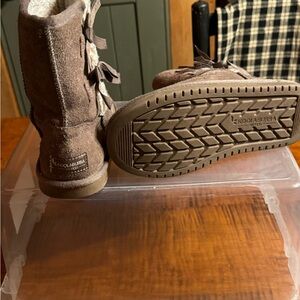 Girls size 3 Ugg boots